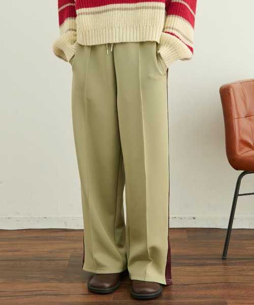 MERLOT（メルロー）の「ラインスリットパンツ（スラックス・レディース・ブラック/グレイッシュベージュ・FREE）」の2枚目の写真