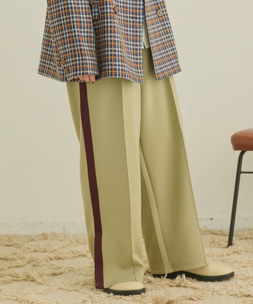 MERLOT（メルロー）の「ラインスリットパンツ（スラックス・レディース・ブラック/グレイッシュベージュ・FREE）」の15枚目の写真