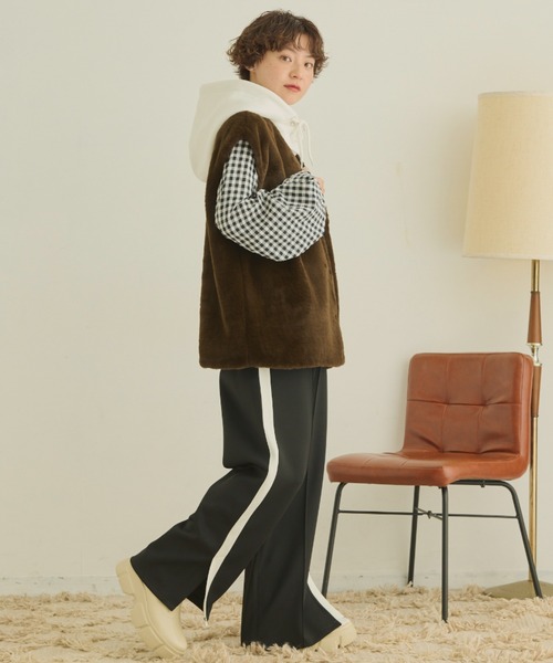 MERLOT（メルロー）の「ラインスリットパンツ（スラックス・レディース・ブラック/グレイッシュベージュ・FREE）」の10枚目の写真