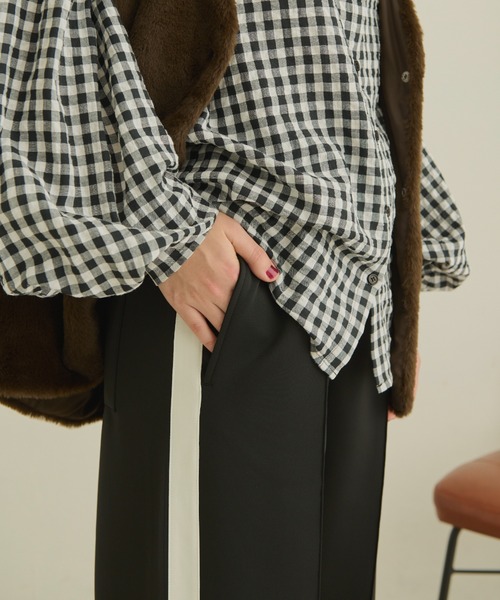 MERLOT（メルロー）の「ラインスリットパンツ（スラックス・レディース・ブラック/グレイッシュベージュ・FREE）」の5枚目の写真