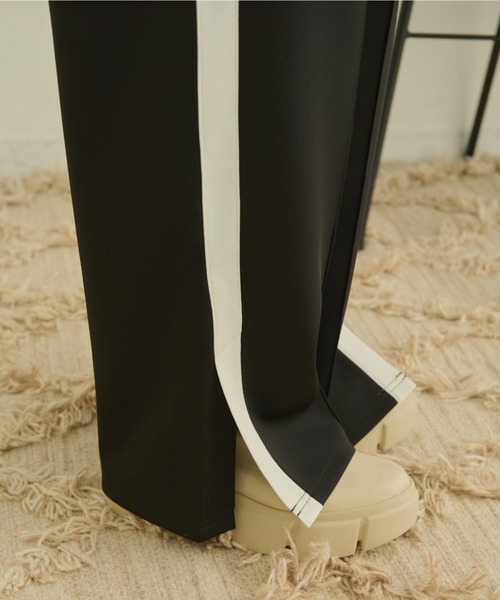 MERLOT（メルロー）の「ラインスリットパンツ（スラックス・レディース・ブラック/グレイッシュベージュ・FREE）」の6枚目の写真