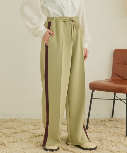 MERLOT（メルロー）の「ラインスリットパンツ（スラックス・レディース・ブラック/グレイッシュベージュ・FREE）」の12枚目の写真