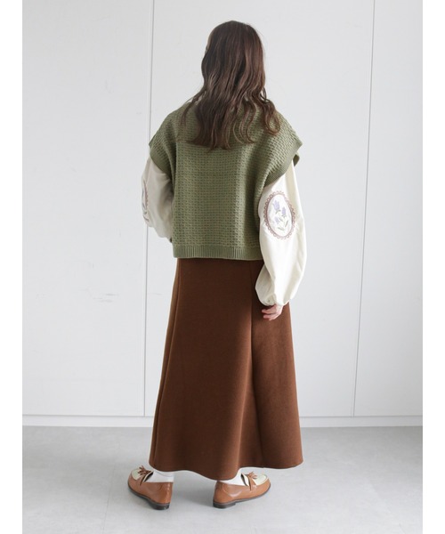 ehka sopo(エヘカソポ)の「袖刺繍ブラウス(シャツ/ブラウス・レディース・オフホワイト/グリーン/キナリ・フリ-)」の4枚目の写真