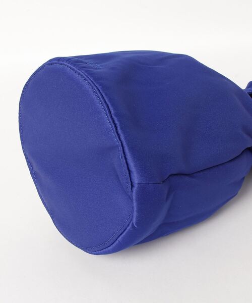 GANNI（ガニー）の「GANNI / ガニー：【レディース】Occasion Ruched Top Handle Bag：A4503[ANN]（ショルダーバッグ・レディース・イエロー系その他/ピンク系その他/バーガンディー/グリーン系その他/ブルー系その他・FREE）」の6枚目の写真