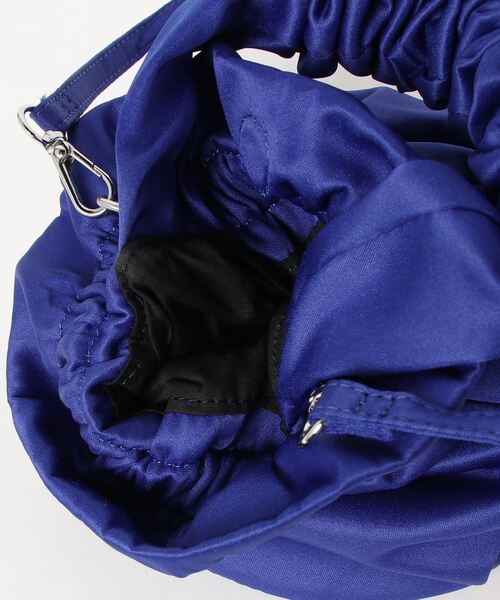 GANNI（ガニー）の「GANNI / ガニー：【レディース】Occasion Ruched Top Handle Bag：A4503[ANN]（ショルダーバッグ・レディース・イエロー系その他/ピンク系その他/バーガンディー/グリーン系その他/ブルー系その他・FREE）」の7枚目の写真