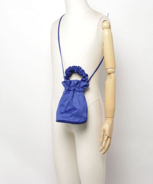 GANNI（ガニー）の「GANNI / ガニー：【レディース】Occasion Ruched Top Handle Bag：A4503[ANN]（ショルダーバッグ・レディース・イエロー系その他/ピンク系その他/バーガンディー/グリーン系その他/ブルー系その他・FREE）」の9枚目の写真