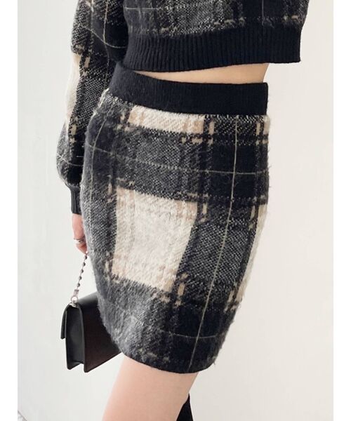 EMODA(エモダ)の「チェックニットミニスカート(スカート・レディース・ブラック/ベージュ/グリーン・FREE)」の11枚目の写真