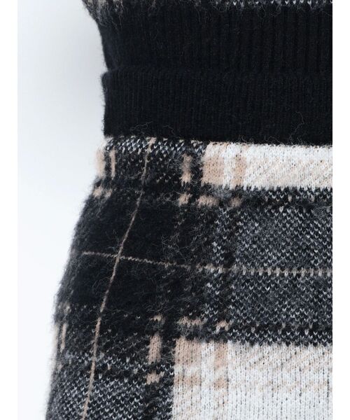 EMODA(エモダ)の「チェックニットミニスカート(スカート・レディース・ブラック/ベージュ/グリーン・FREE)」の12枚目の写真