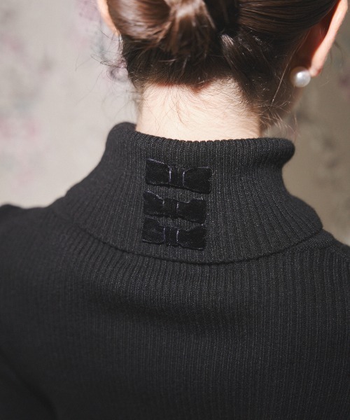 MIRO AMURETTE(ミロアミュレット)の「neck ribbon knit/ネックリボンニット(ニット/セーター・レディース・ブラック・FREE)」の4枚目の写真