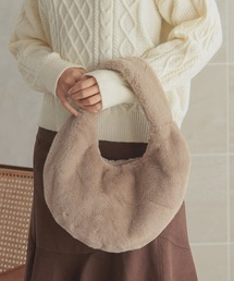 Isn't She?（イズントシー）の「フェイクファーハーフムーンバッグ（ハンドバッグ）」