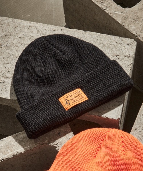 VOLCOM(ボルコム)の「【VOLCOM】VOLCOM WKWEAR BEANIE(ニットキャップ/ビーニー・メンズ・ブラック/オレンジ・O/S)」の2枚目の写真