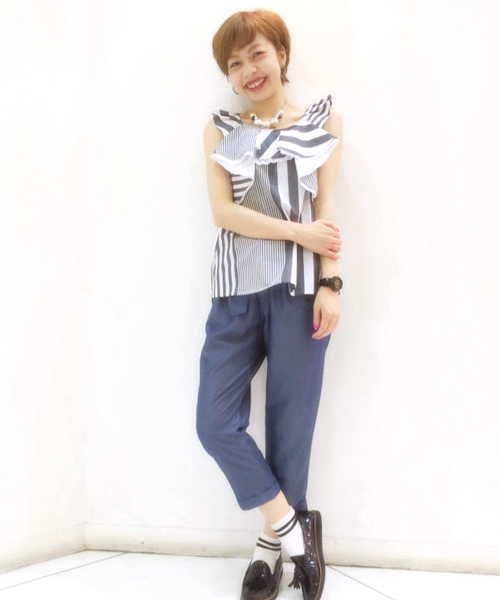 DISCOAT(ディスコート)の「【Discoat】ランダムストライプノースリブラウス(シャツ/ブラウス・レディース・ブルー/スミクロ・LARGE/MEDIUM)」の2枚目の写真