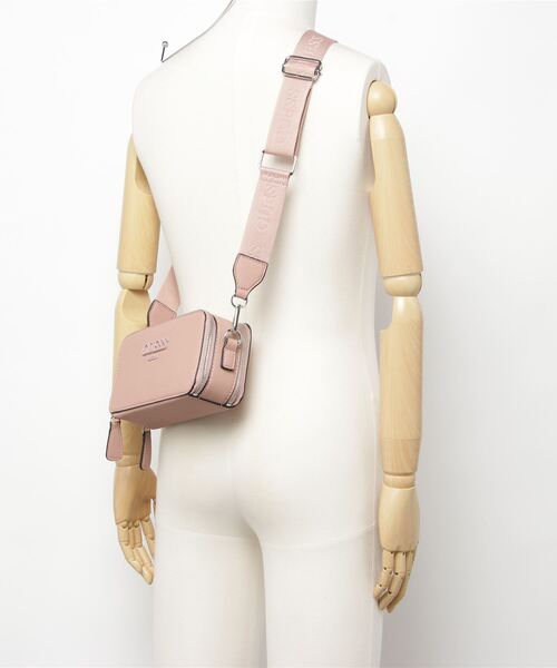 Guess(ゲス)の「LEWISTOWN Double Zip Crossbody(ショルダーバッグ・レディース・ブラック/ライトピンク/ホワイト・ONE SIZE)」の4枚目の写真
