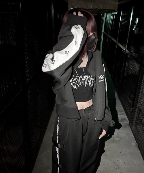 REFLEM(レフレム)の「『REFLEM/レフレム』クロップドラインジャージ(ジャージ・レディース・ブラック/ホワイト・FREE)」の12枚目の写真