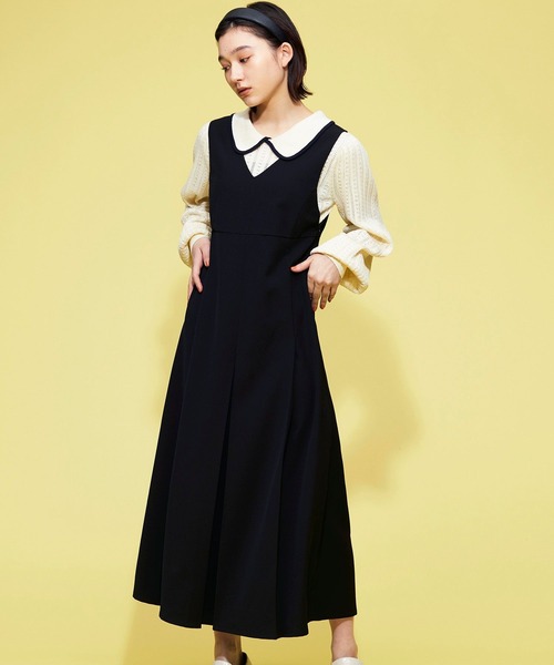 FOREVER 21(フォーエバー トゥエンティーワン)の「【FEMININE】プリーツ深Vネックジャンスカ(ワンピース・レディース・ベージュ/ブラック・MEDIUM/SMALL)」の2枚目の写真