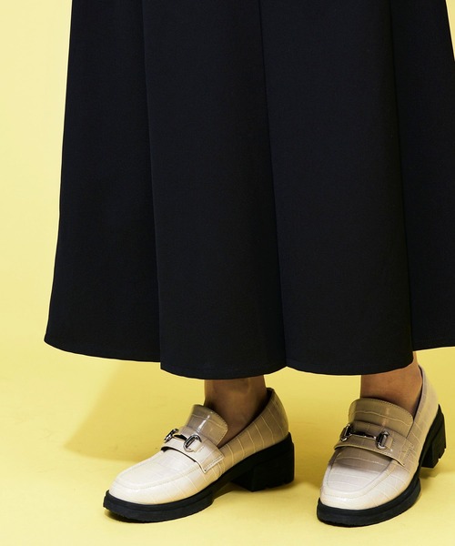 FOREVER 21(フォーエバー トゥエンティーワン)の「【FEMININE】プリーツ深Vネックジャンスカ(ワンピース・レディース・ベージュ/ブラック・MEDIUM/SMALL)」の12枚目の写真