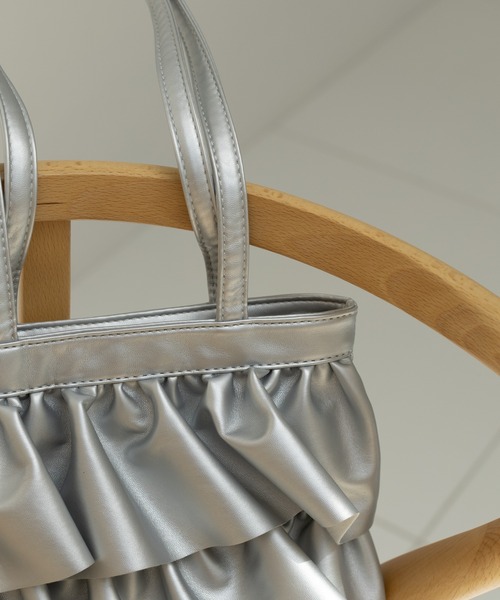 Birthday room（バースデイルーム）の「フェイクレザーフリルバッグ / fake leather frill bag（ショルダーバッグ・レディース・シルバー/ブラック・FREE）」の5枚目の写真