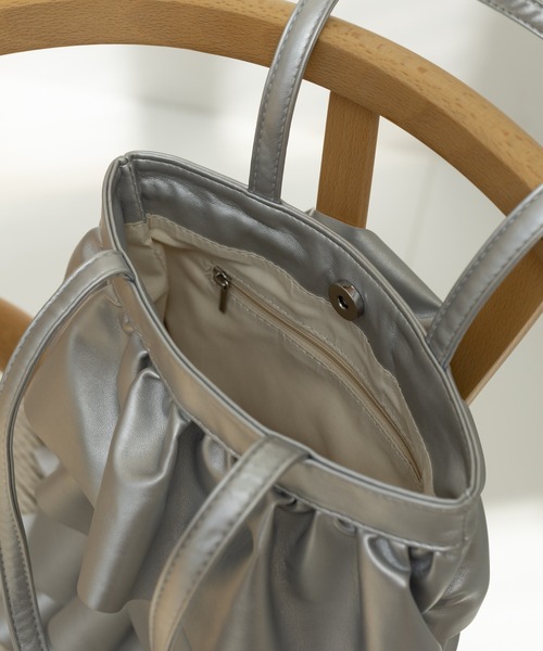 Birthday room（バースデイルーム）の「フェイクレザーフリルバッグ / fake leather frill bag（ショルダーバッグ・レディース・シルバー/ブラック・FREE）」の7枚目の写真