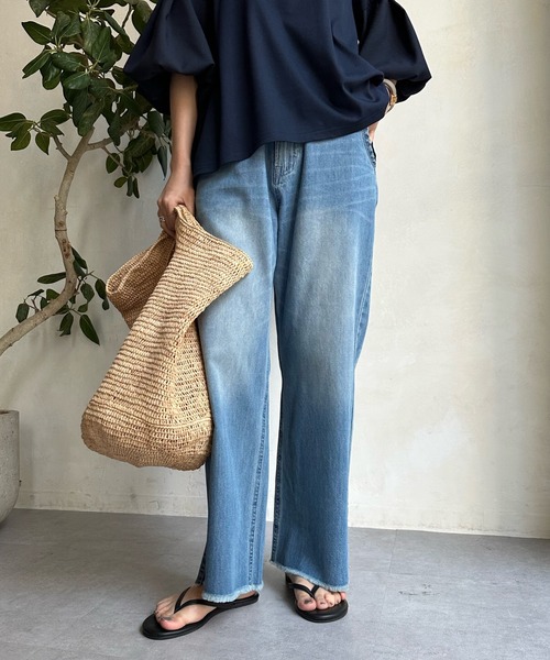 DouDou（ドゥドゥ）の「ライトオンス裾スリットデニム（デニムパンツ・レディース・スカイブルー/ブルー・36/38）」の2枚目の写真