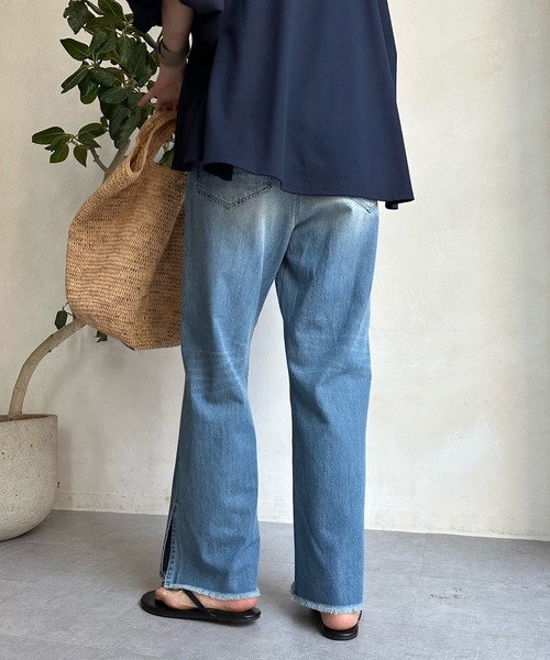 DouDou（ドゥドゥ）の「ライトオンス裾スリットデニム（デニムパンツ・レディース・スカイブルー/ブルー・36/38）」の16枚目の写真