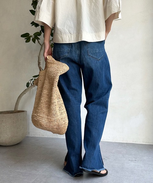 DouDou（ドゥドゥ）の「ライトオンス裾スリットデニム（デニムパンツ・レディース・スカイブルー/ブルー・36/38）」の5枚目の写真