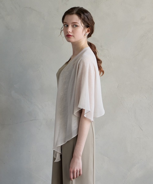 AIMER（エメ）の「シフォン×レース リバーシブルストール（ストール/ショール・レディース・ブラック/オフホワイト/グレイッシュベージュ/ベージュ・FREE）」の16枚目の写真