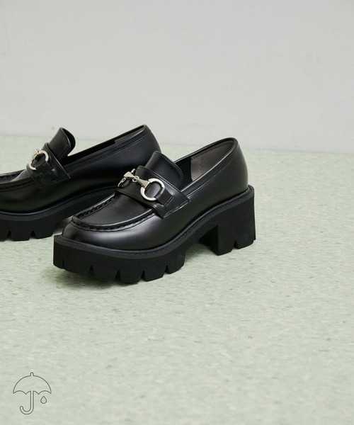 ADAM ET ROPE'(アダムエロペ)の「【晴雨兼用】ボリュームローファー(レインシューズ・レディース・ブラック・23.0cm/23.5cm/24.0cm/24.5cm)」の14枚目の写真