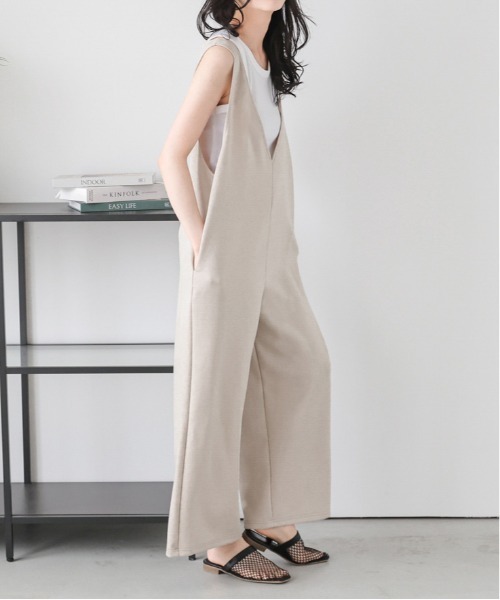 SUGAR BISKET（シュガービスケット）の「Vネックオールインワン（つなぎ/オールインワン・レディース・ブラック/グレー系その他/グリーン/イエロー/マスタード/グレー/ベージュ・SHORT/MEDIUM/LONG）」の18枚目の写真