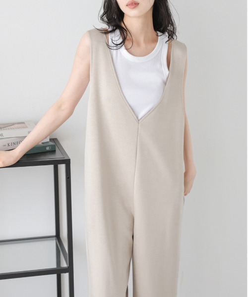 SUGAR BISKET（シュガービスケット）の「Vネックオールインワン（つなぎ/オールインワン・レディース・ブラック/グレー系その他/グリーン/イエロー/マスタード/グレー/ベージュ・SHORT/MEDIUM/LONG）」の16枚目の写真