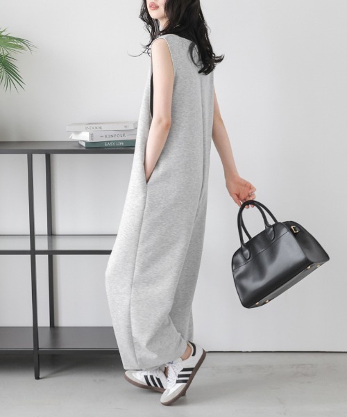 SUGAR BISKET（シュガービスケット）の「Vネックオールインワン（つなぎ/オールインワン・レディース・ブラック/グレー系その他/グリーン/イエロー/マスタード/グレー/ベージュ・SHORT/MEDIUM/LONG）」の12枚目の写真