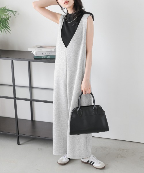 SUGAR BISKET（シュガービスケット）の「Vネックオールインワン（つなぎ/オールインワン・レディース・ブラック/グレー系その他/グリーン/イエロー/マスタード/グレー/ベージュ・SHORT/MEDIUM/LONG）」の9枚目の写真