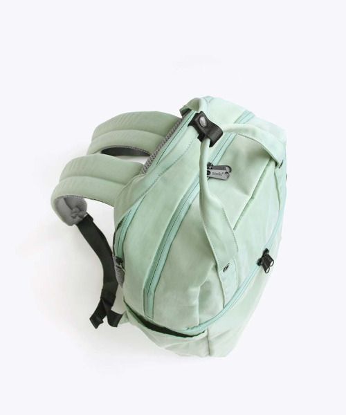 anello(アネロ)の「LAYER 2LAYERD BACKPACK(R)(バックパック/リュック・レディース・ブラック/オレンジ/モスグリーン/ベージュ・-)」の13枚目の写真