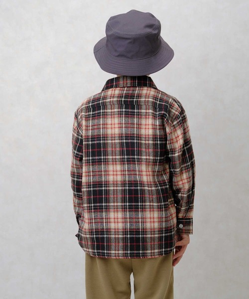ZI-ON(ジーオン)の「ちょいオーパーサイズネルチェックシャツ(シャツ/ブラウス・キッズ・レッド系その他/グリーン/ホワイト×ブラック/ベージュ/ダークベージュ/レッド・150cm/130cm/120cm/140cm/160cm)」の17枚目の写真