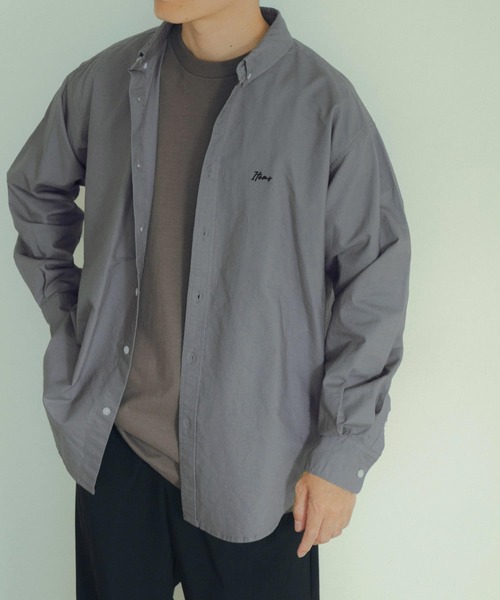 ITEMS URBANRESEARCH（アイテムズ アーバンリサーチ）の「ワンポイント刺繍 OXボタンダウンシャツ（シャツ/ブラウス・メンズ・オフホワイト/チャコールグレー/ブルー・MEDIUM/LARGE）」の3枚目の写真