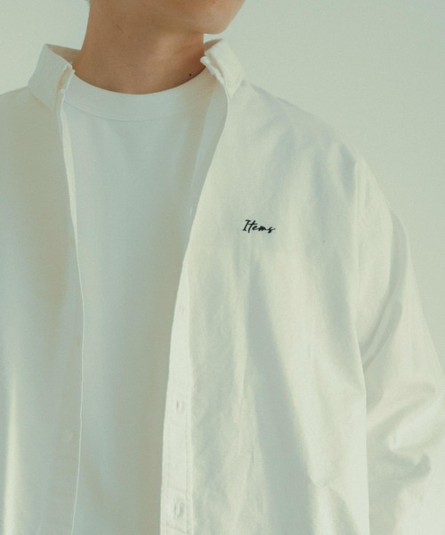 ITEMS URBANRESEARCH（アイテムズ アーバンリサーチ）の「ワンポイント刺繍 OXボタンダウンシャツ（シャツ/ブラウス・メンズ・オフホワイト/チャコールグレー/ブルー・MEDIUM/LARGE）」の4枚目の写真
