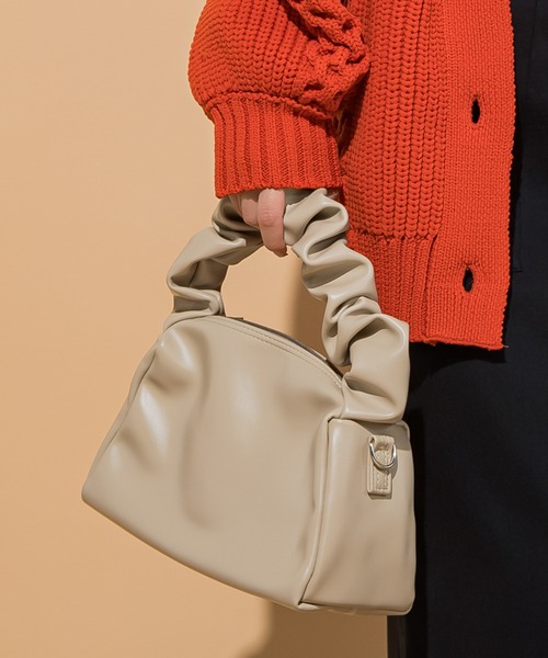 VICKY（ビッキー）の「【KOREAN ITEM】クシュクシュハンドショルダーバッグ（ハンドバッグ・レディース・ブラック/ベージュ・FREE）」の5枚目の写真