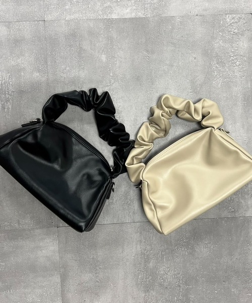VICKY（ビッキー）の「【KOREAN ITEM】クシュクシュハンドショルダーバッグ（ハンドバッグ・レディース・ブラック/ベージュ・FREE）」の8枚目の写真