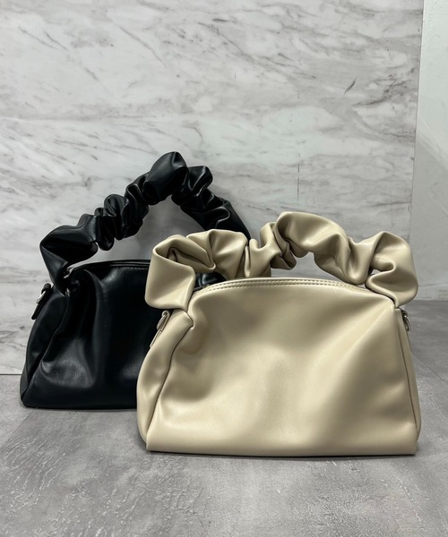 VICKY（ビッキー）の「【KOREAN ITEM】クシュクシュハンドショルダーバッグ（ハンドバッグ・レディース・ブラック/ベージュ・FREE）」の9枚目の写真