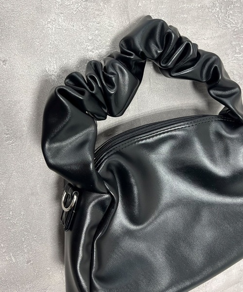 VICKY（ビッキー）の「【KOREAN ITEM】クシュクシュハンドショルダーバッグ（ハンドバッグ・レディース・ブラック/ベージュ・FREE）」の12枚目の写真