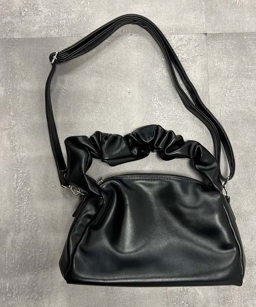 VICKY（ビッキー）の「【KOREAN ITEM】クシュクシュハンドショルダーバッグ（ハンドバッグ・レディース・ブラック/ベージュ・FREE）」の17枚目の写真