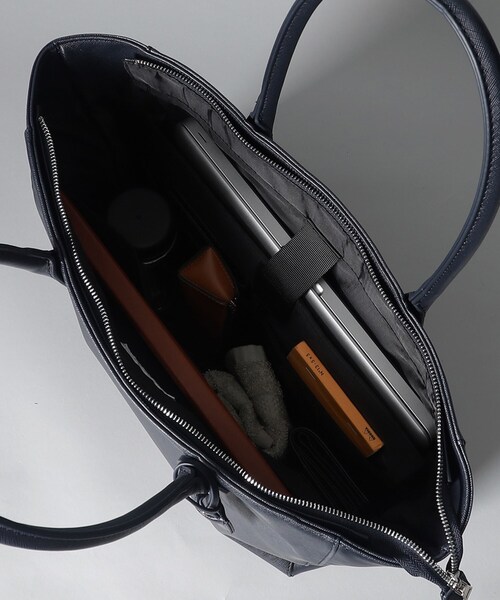 THE SHOP TK （ザ ショップ ティーケー ）の「◆【A4サイズ/PC収納】サフィアーノフェイクレザートートバック（トートバッグ・メンズ・ブラック/ブルー系その他・00）」の5枚目の写真