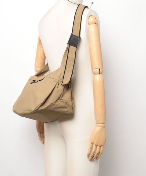 ROOPTOKYO（ループトウキョウ）の「ミリタリー風 ワイドベルトショルダーバッグ（ショルダーバッグ・メンズ・カーキ系1/アイボリー/ブラック/カーキ系2・FREE）」の14枚目の写真