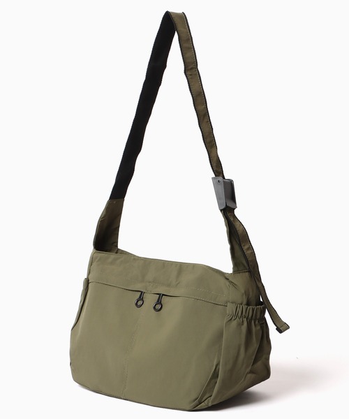 ROOPTOKYO（ループトウキョウ）の「ミリタリー風 ワイドベルトショルダーバッグ（ショルダーバッグ・メンズ・カーキ系1/アイボリー/ブラック/カーキ系2・FREE）」の4枚目の写真