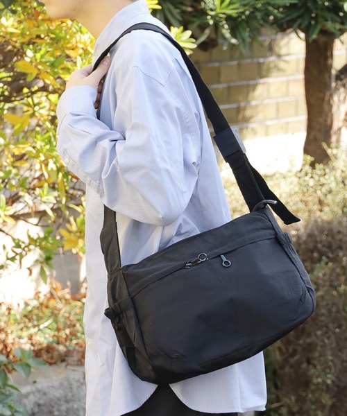 ROOPTOKYO（ループトウキョウ）の「ミリタリー風 ワイドベルトショルダーバッグ（ショルダーバッグ・メンズ・カーキ系1/アイボリー/ブラック/カーキ系2・FREE）」の2枚目の写真