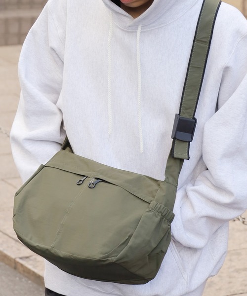 ROOPTOKYO（ループトウキョウ）の「ミリタリー風 ワイドベルトショルダーバッグ（ショルダーバッグ・メンズ・カーキ系1/アイボリー/ブラック/カーキ系2・FREE）」の13枚目の写真
