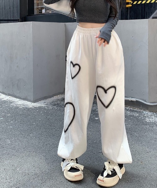 SHEENA(シーナ)の「ハートペイントスウェットジョガーパンツ(スウェットパンツ・レディース・ベージュ/ブラック/ホワイト・M)」の6枚目の写真