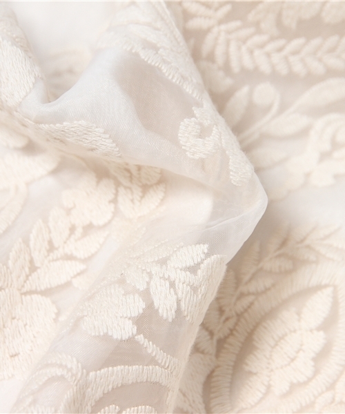 laboratory work（ラボラトリーワーク）の「オーガンジー刺繍タイトスカート（スカート・レディース・オフホワイト/ネイビー・MEDIUM）」の5枚目の写真