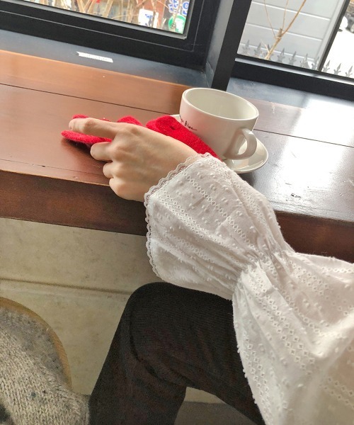 by muni:r（バイ ムニール）の「ピュアパンチングレースブラウス（シャツ/ブラウス・レディース・ブラック/ホワイト・FREE）」の5枚目の写真