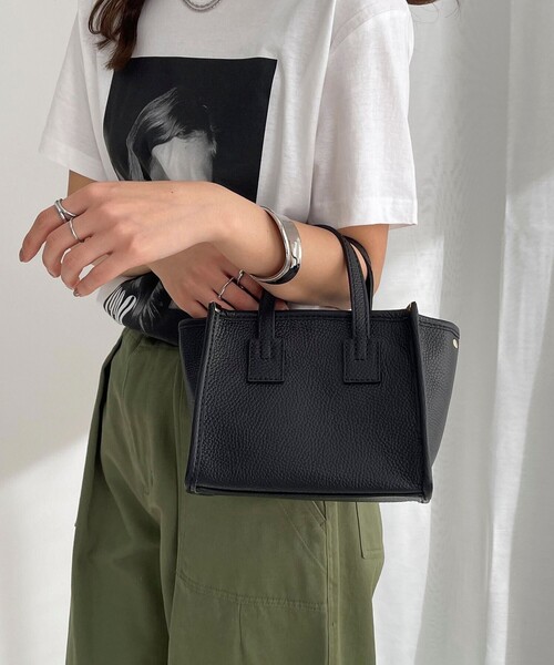 AULENTTI(オウレンティ)の「【AULENTTI/オーレンティ】レザースクエアトートバッグ(トートバッグ・レディース・ブラック・FREE)」の2枚目の写真