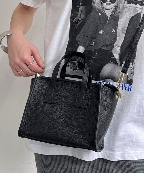 AULENTTI(オウレンティ)の「【AULENTTI/オーレンティ】レザースクエアトートバッグ(トートバッグ・レディース・ブラック・FREE)」の6枚目の写真